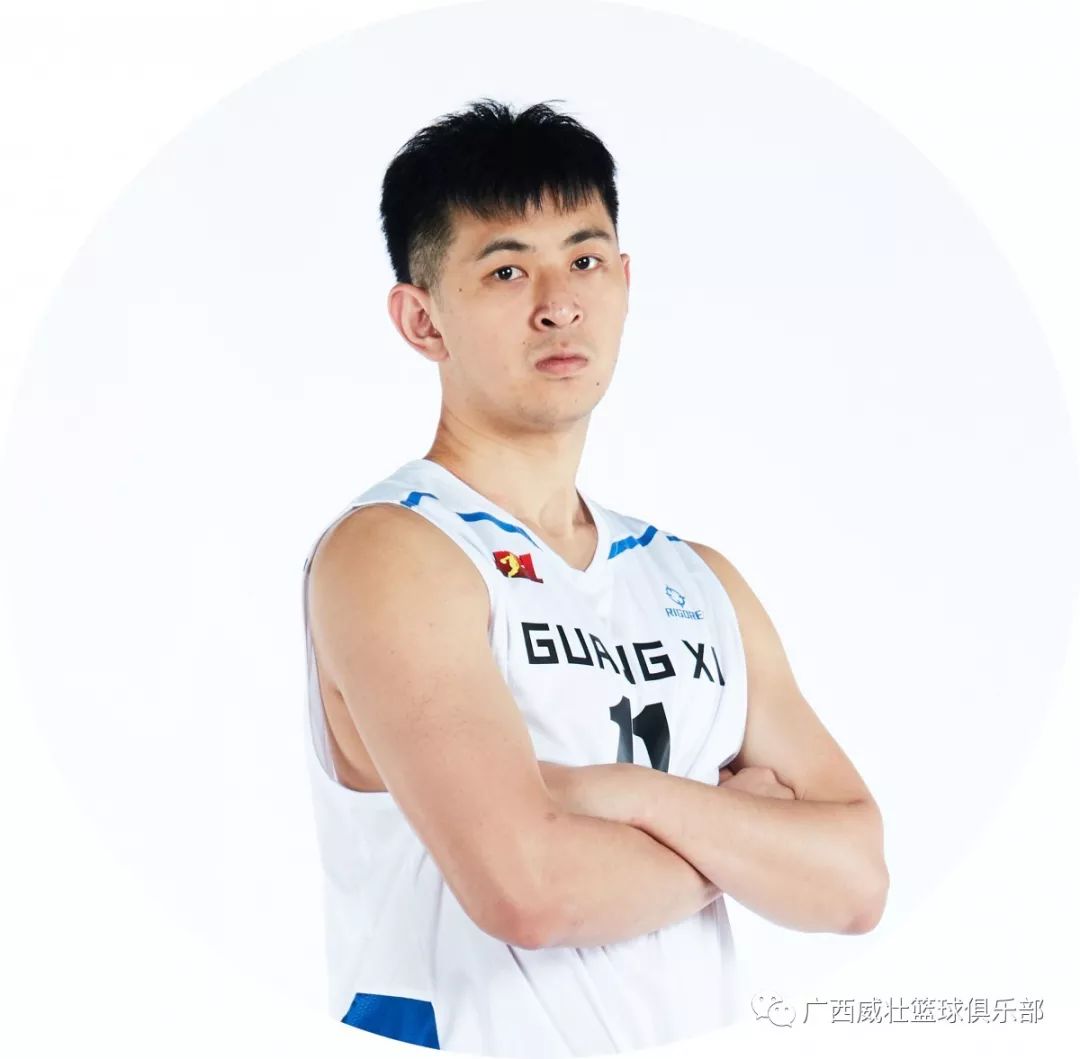 程天豹位置:中锋身高:205cm 体重:110kg出生日期:1993年11月30日2014
