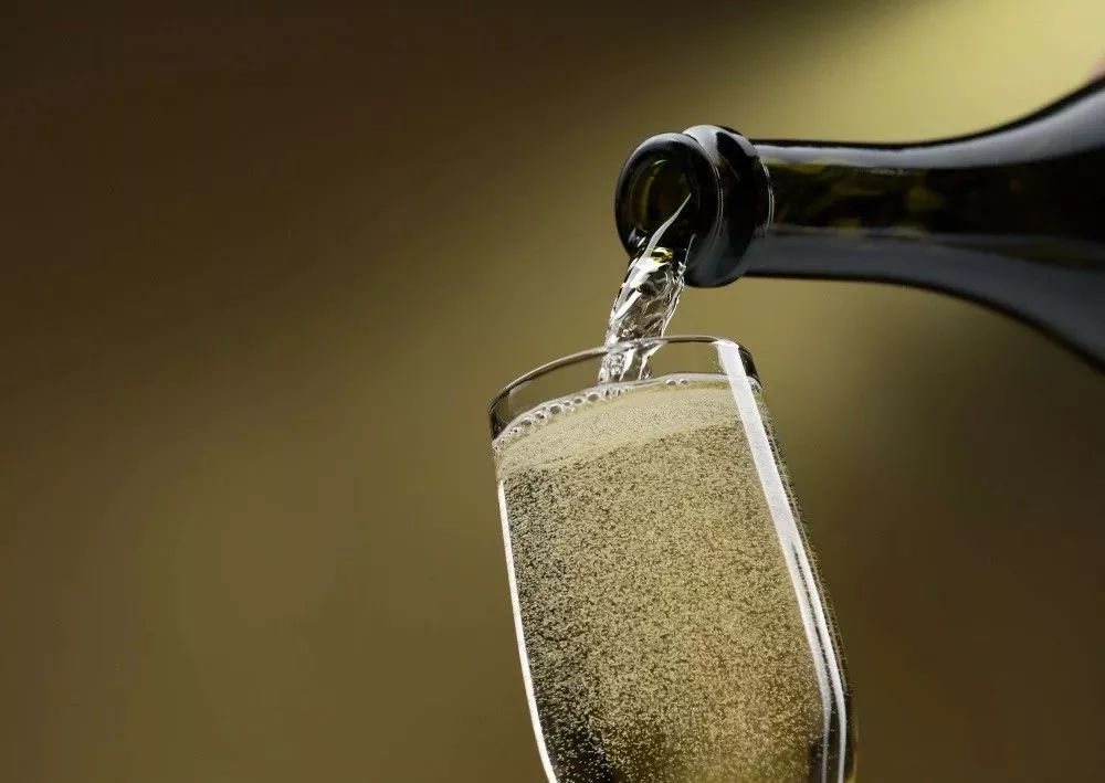 琼瑶杯美酒丨带着起泡酒去郊游