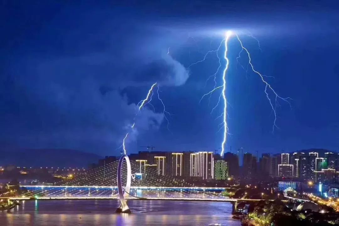 暴雨预警已过?刷屏的除了洪水还有……