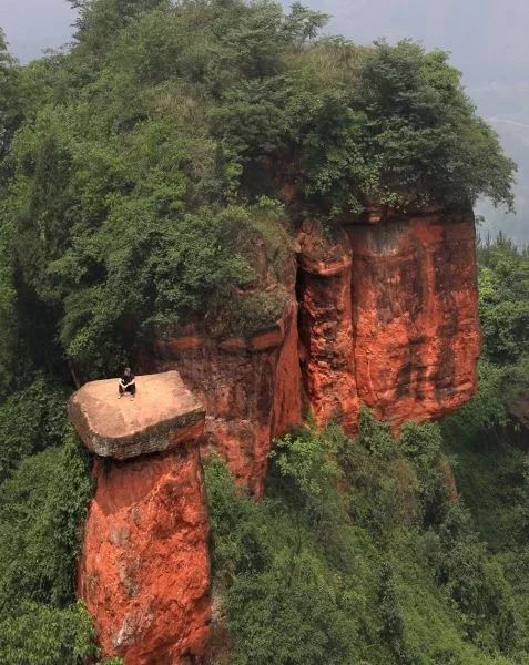 鬼山乐山图片