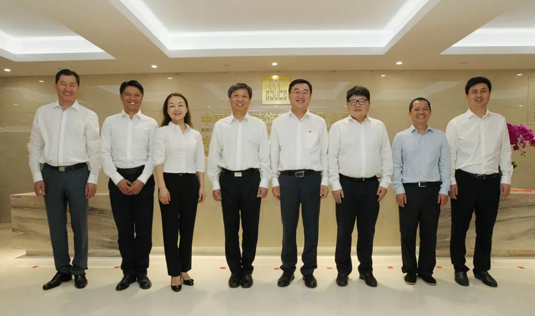 仪式上合影集团领导,二级单位主要领导在乔迁仪式上合影陶盛发号召