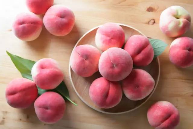 湾区烈日炎炎可我足不出户天天在家吃巨甜水蜜桃超大鲜荔枝