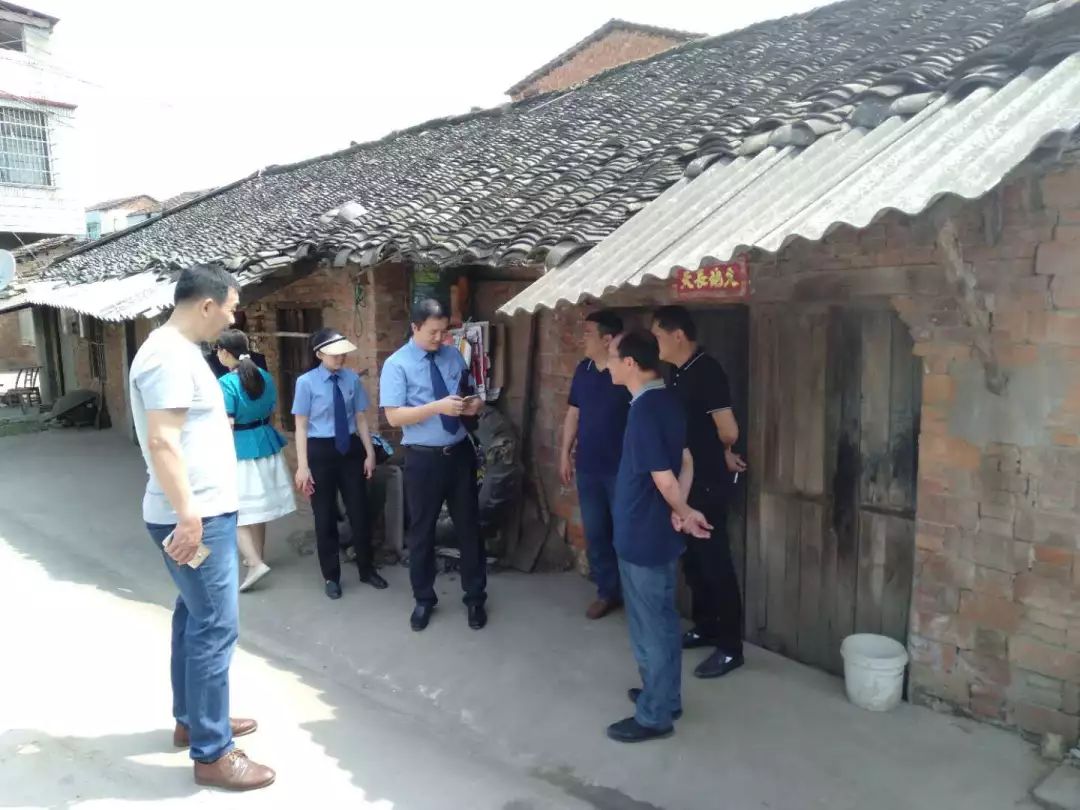 近日,洪湖市检察院针对该市老湾乡,龙口镇存在的非法加油点影响公共