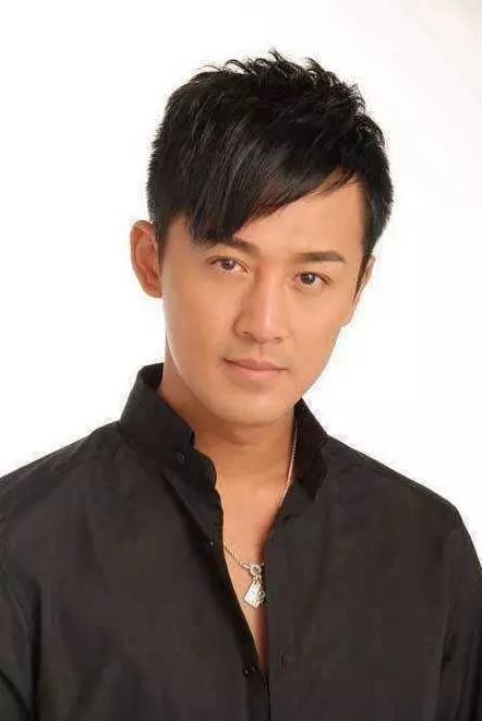 相信港剧迷们应该都知道林峰,但他不仅演技好,就连家世背景都是非常