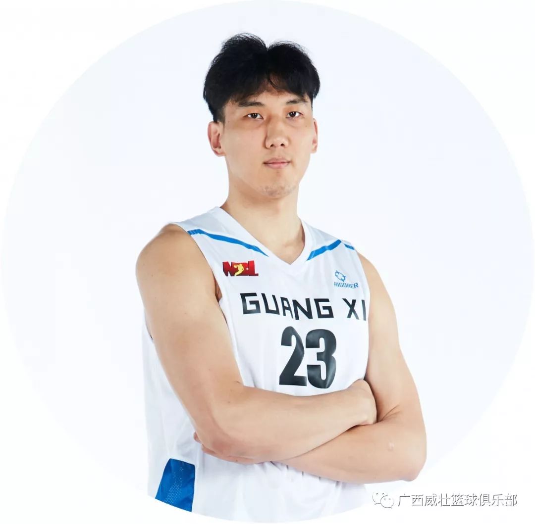 张成宇位置:前锋身高:198cm 体重:97kg出生日期:1994年11月17日在2018