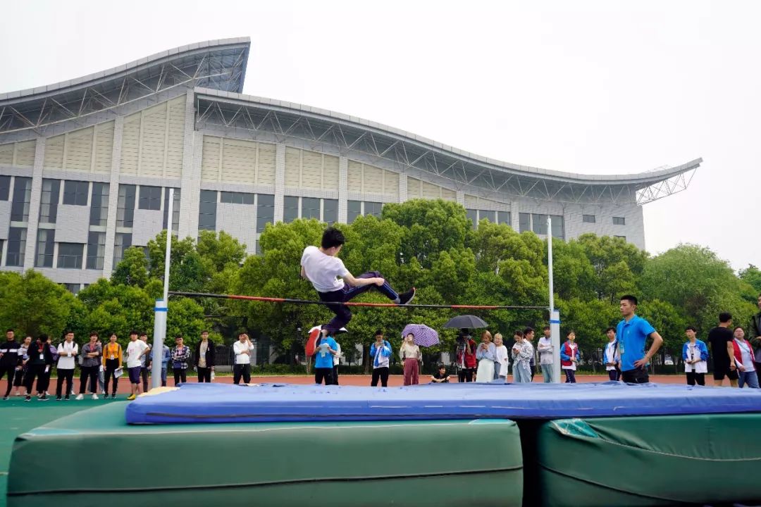 激情飞扬我踊跃的报名了项目阜师又开始了一年一度的春季运动会冬去春