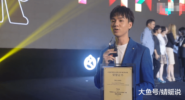 lol帅气的严君泽上线了这一身装扮很给力严君泽正式营业