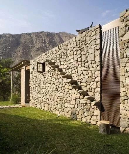 自己盖房子,用捡来的石头做外墙,够美!_设计