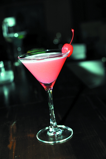 红粉佳人赠佳人女性喜爱的鸡尾酒