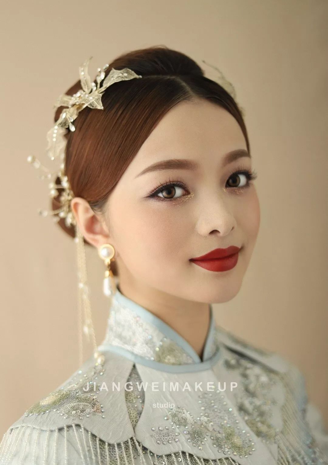 婚礼当天实用的中式新娘发型