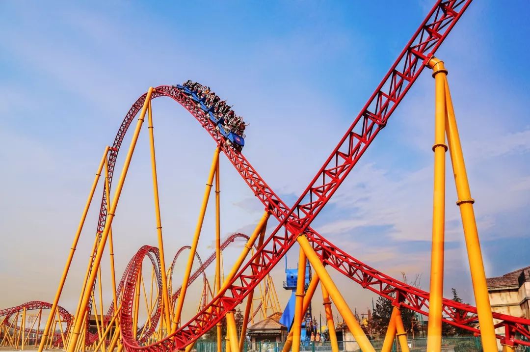 作为乐华欢乐世界的明星项目被称为亚洲超长过山车是胆肥儿玩家的首选