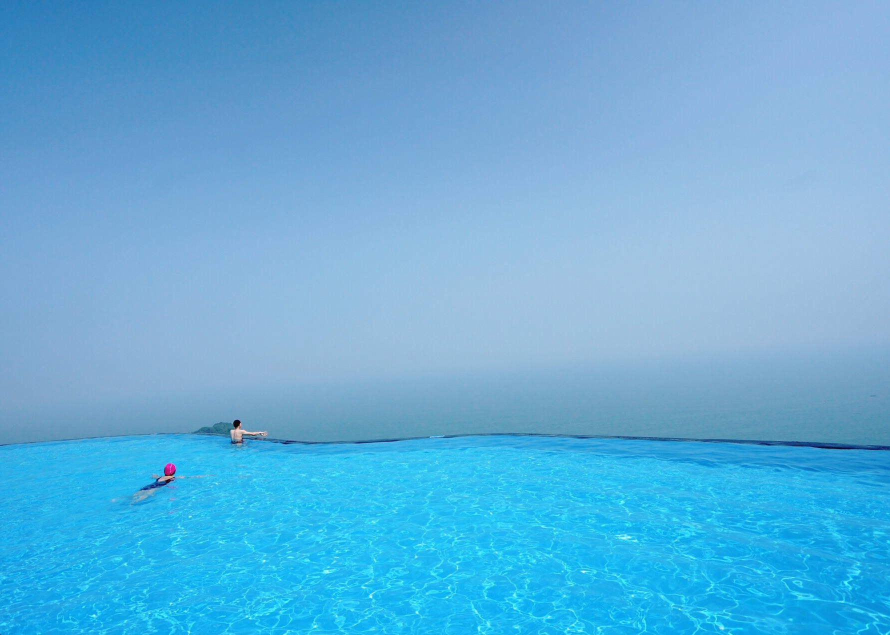 等一个人,陪你去北洛秘境_泳池