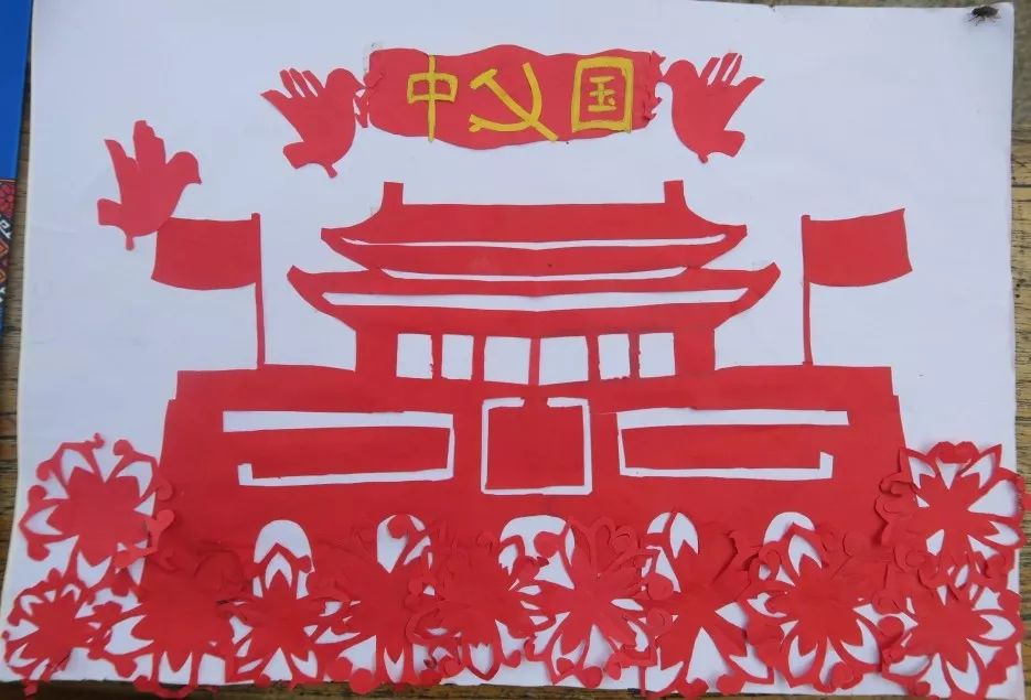 搭建了展示自己的舞台,也在制作中陪伴孩子了解红色文化