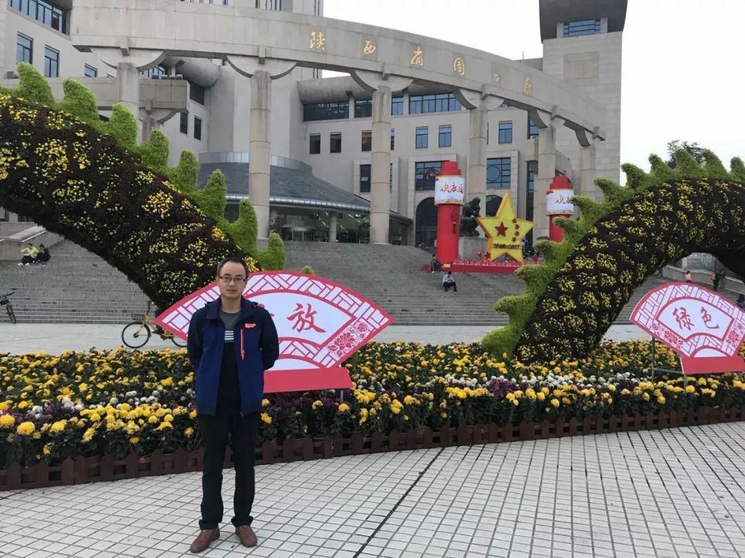 孙利峰山村因你而美丽