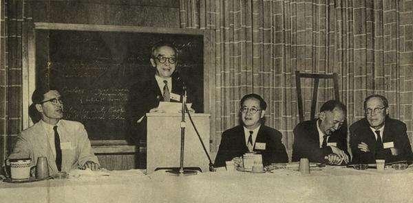 原创在胡适就职典礼上蒋介石夸赞胡适胡适说了啥气得蒋脸色大变