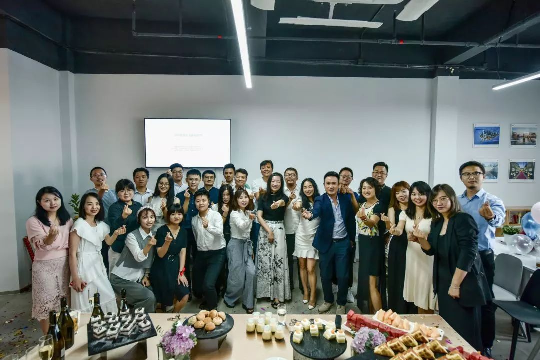 上午9时,赛肯思董事长杨茜女士,总经理黄友彬先生,深圳分公司总经理忽