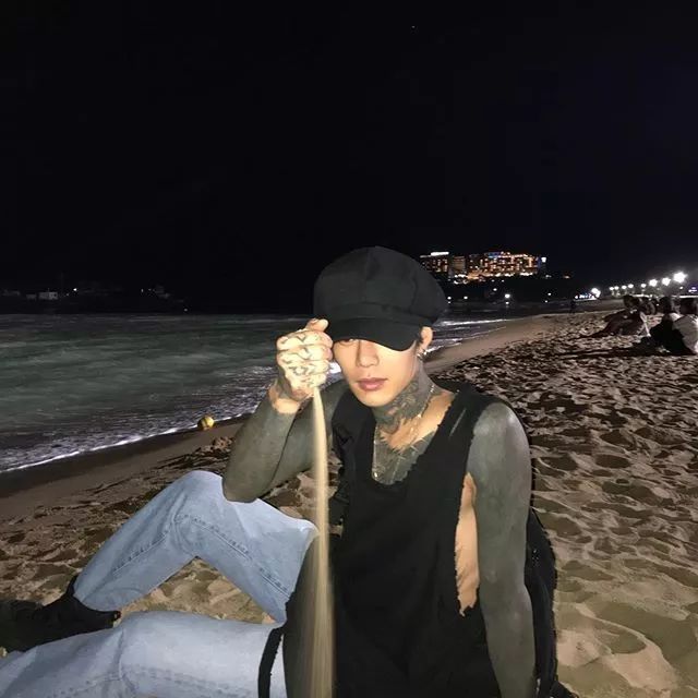 因纹身被辞退?这些花臂男孩要帅死了