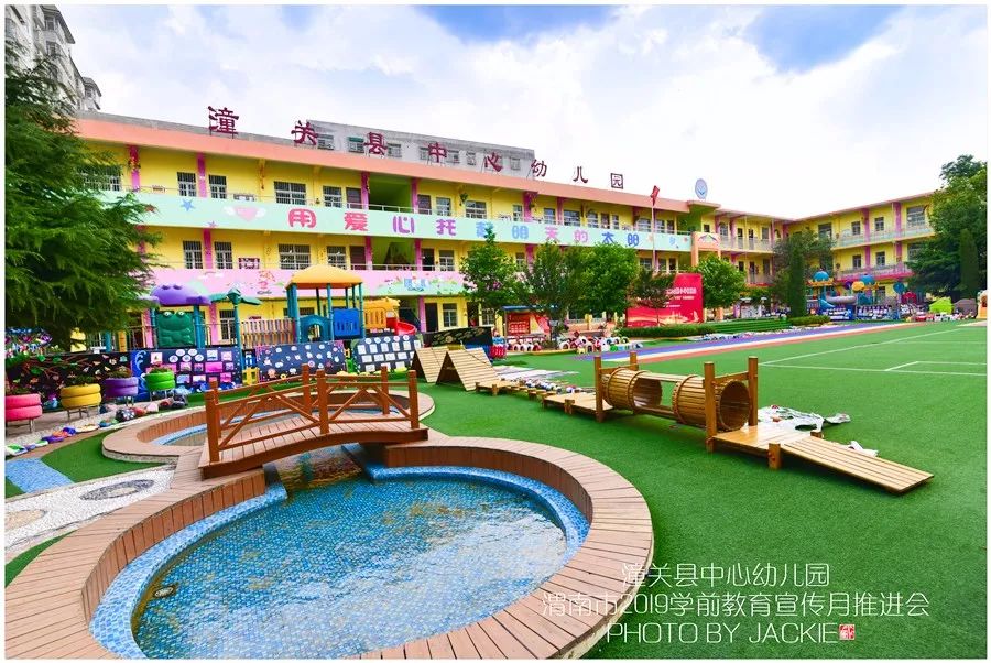 伴随着中心幼儿园全体教职工诚挚的心,我们迎来了各市县领导,幼教同仁