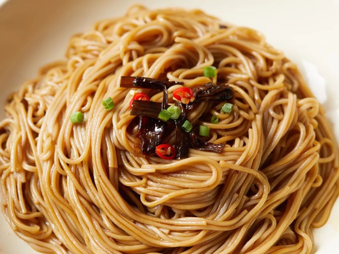 青稞做的挂面吃起来弹弹的真筋道