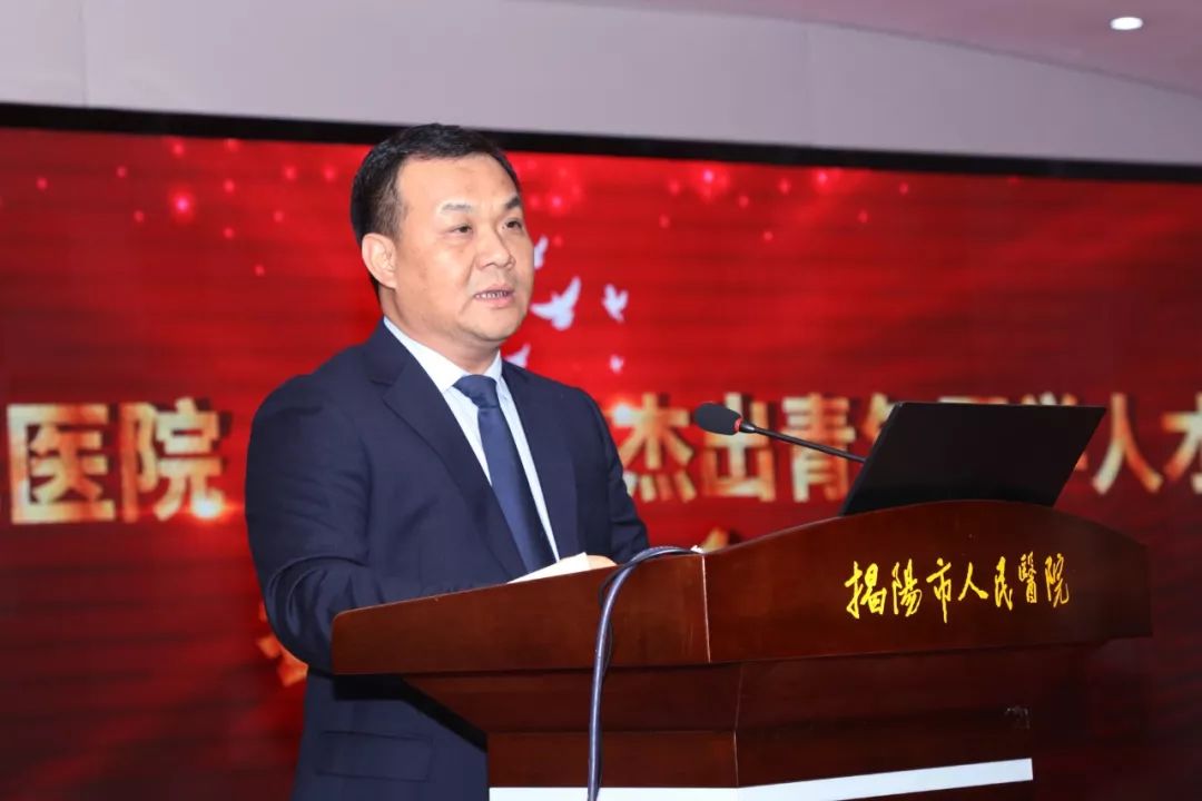 人才"遴选中,我院先后有徐名伟,林尤恩,江少如,魏文波4位青年专家入选