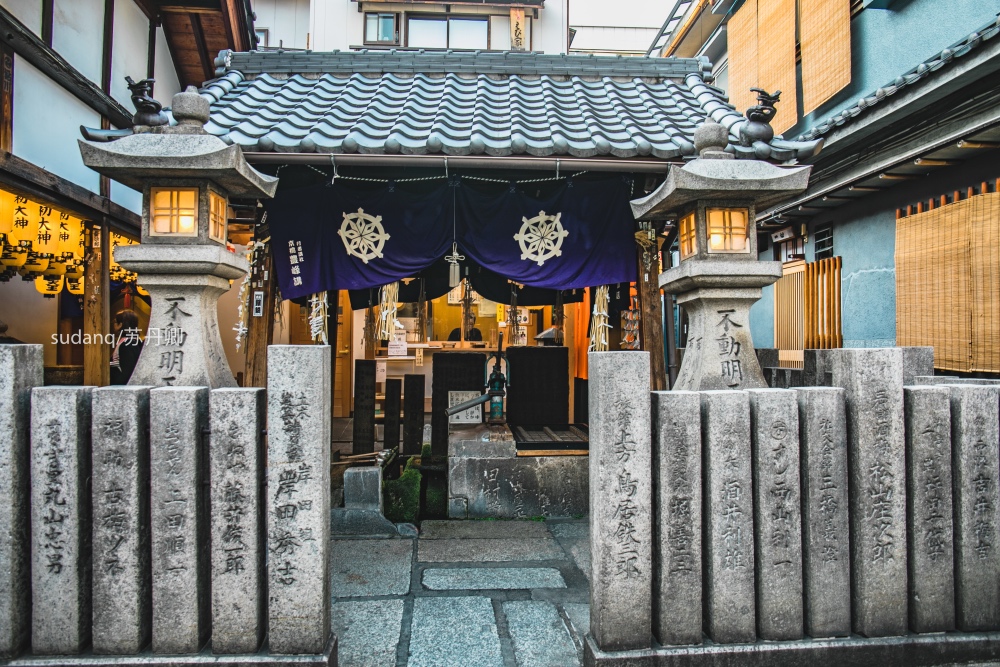 原创日本最迷人寺庙大隐隐于市中国游客居多当地人常去祈福