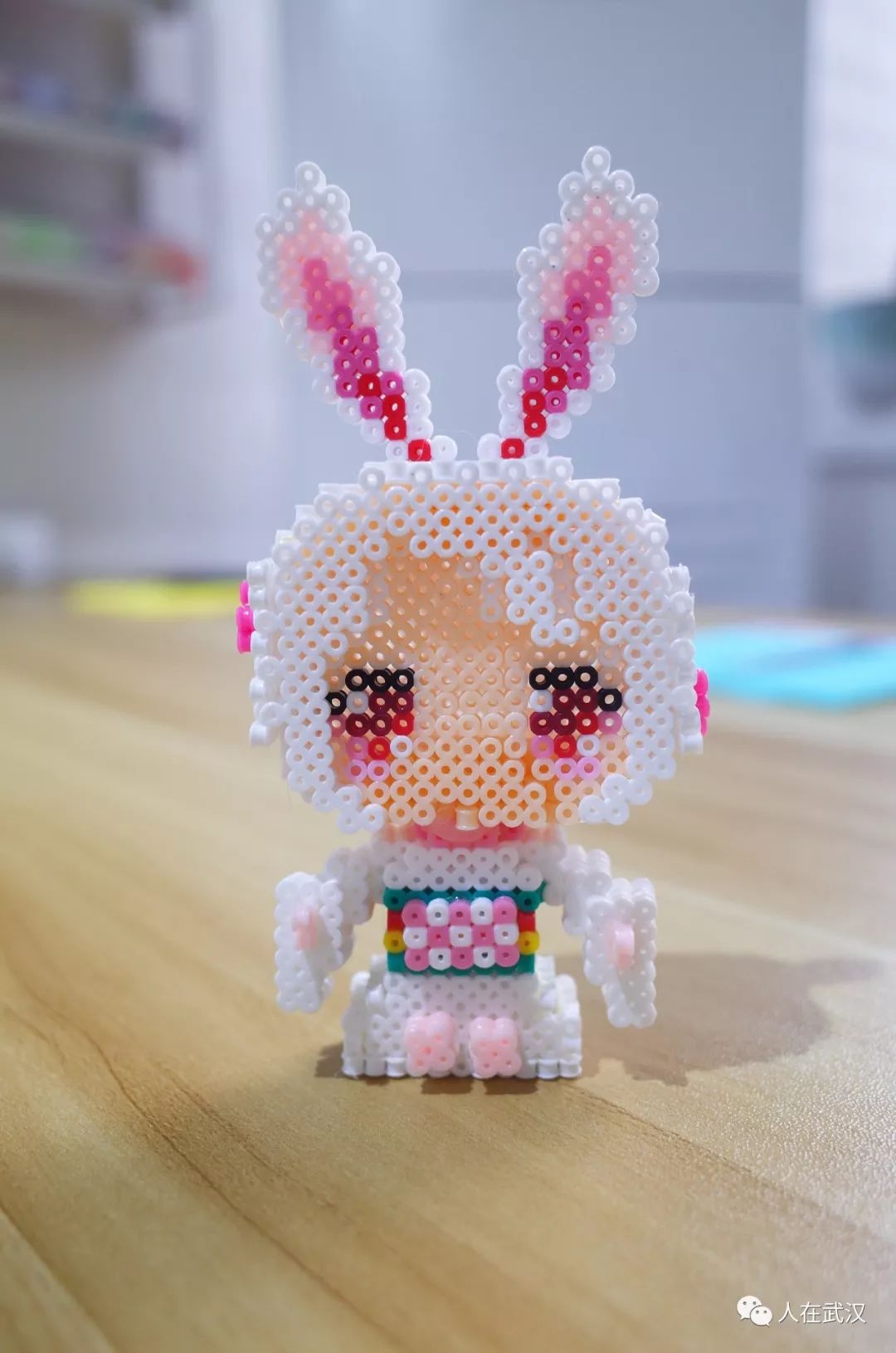 拼豆做出来的兔子图片作品@果粒橙不要果粒× 拼豆做出来的运动鞋