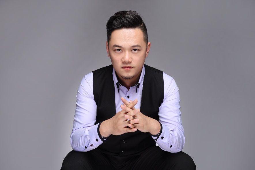 主持人,制片人,善于发现喜剧新人,最近瞎了杨小龙被很多大咖删了微信