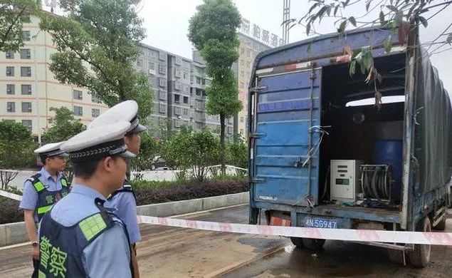 流動的炸彈將車改裝成加油車非法牟利存在極大安全隱患