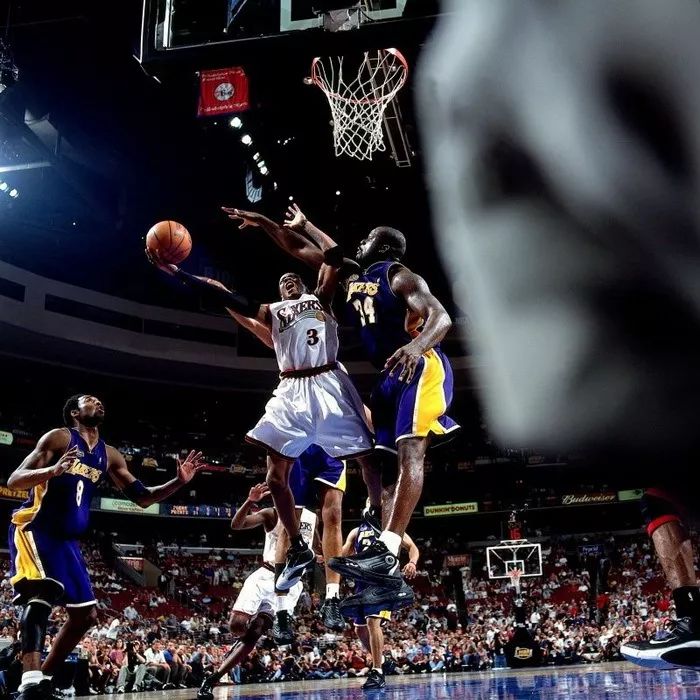 辫子头,头带,护臂街头篮球才看的到的crossover等这些才是艾弗森带给