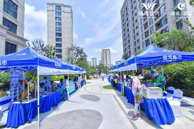 现场活动图6月8日至9日,第一届蓝湾国际集市热闹开市,当日认筹火爆