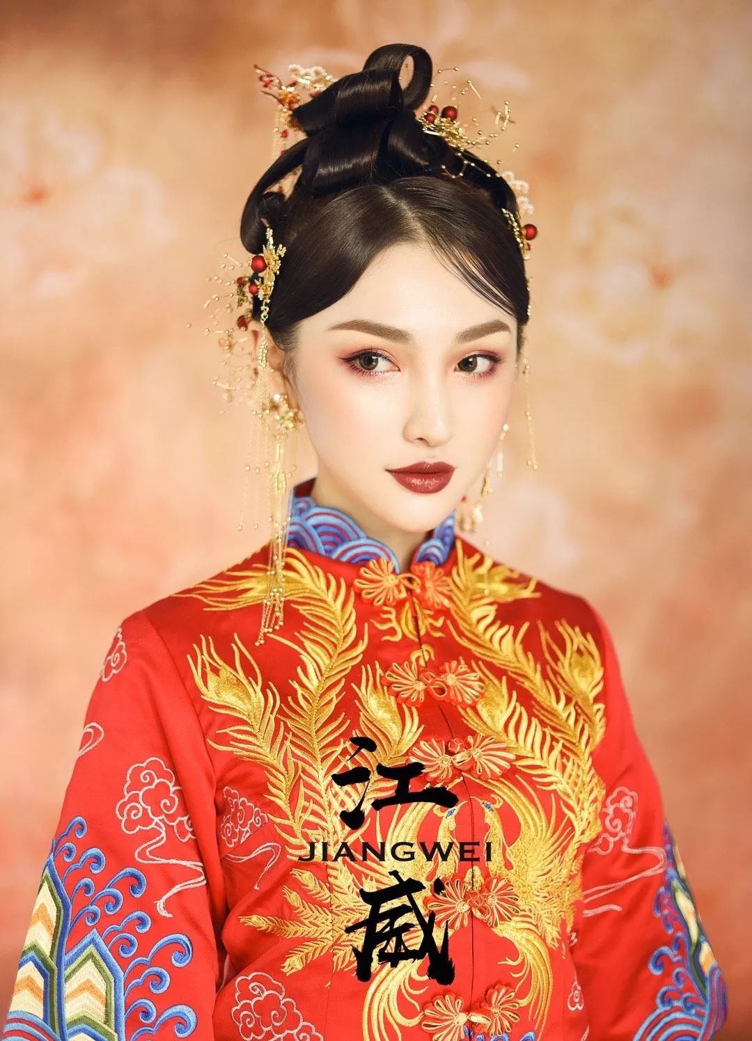 婚礼当天实用的中式新娘发型