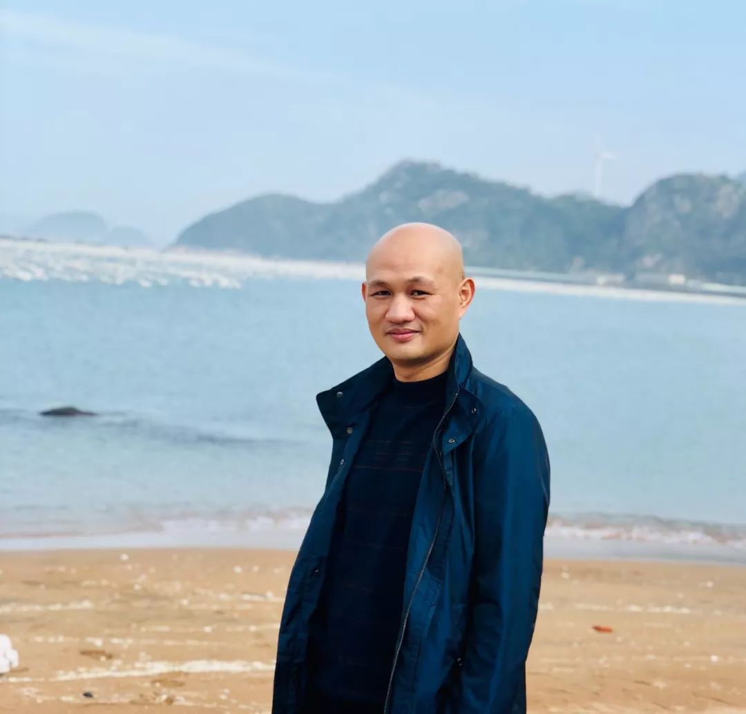 马空,本名陈崇灼,福建连江人,青年玉石雕刻师,师从中国玉石雕刻大师林