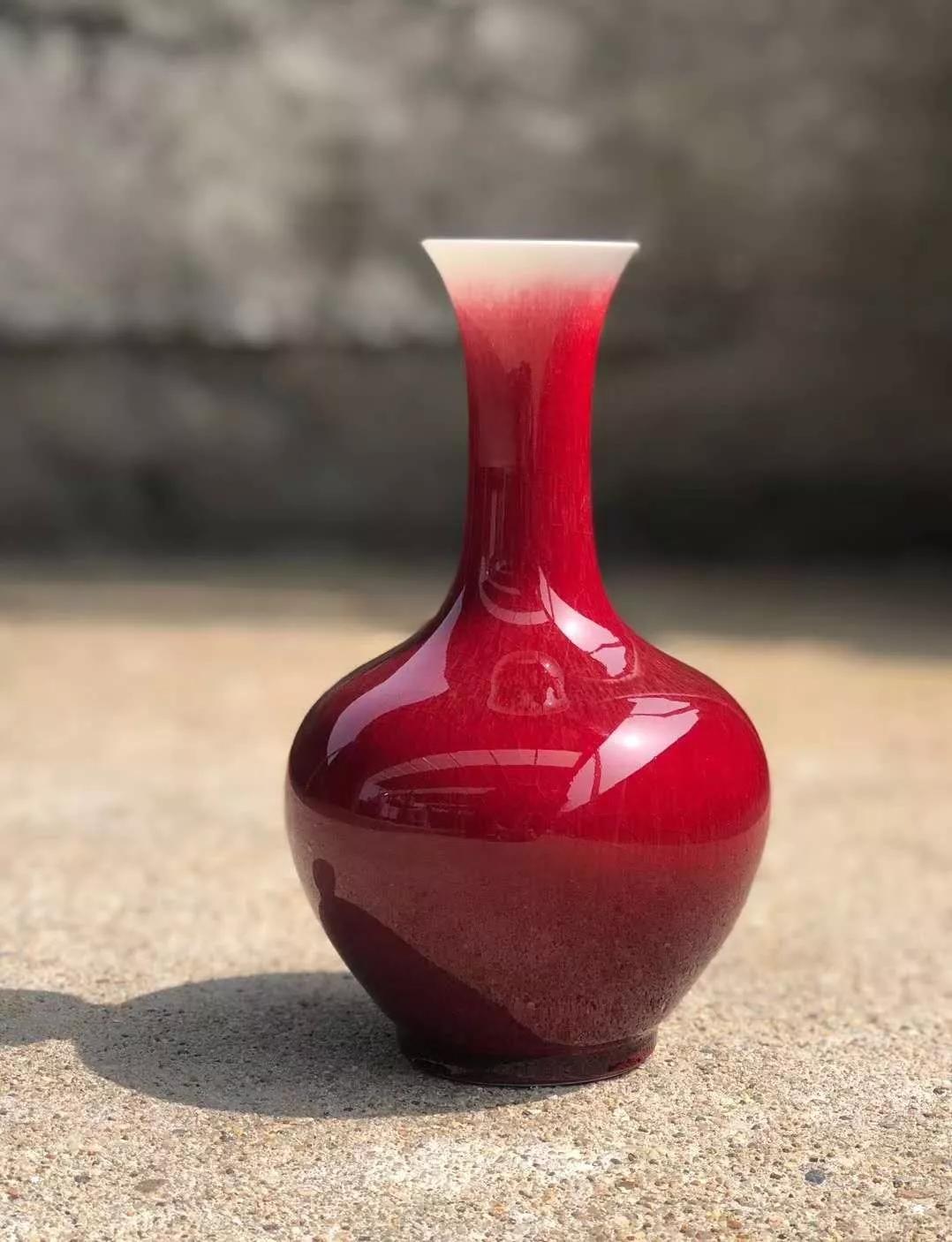 底足与器内郎红的底足与器内,或呈米黄色或呈浅