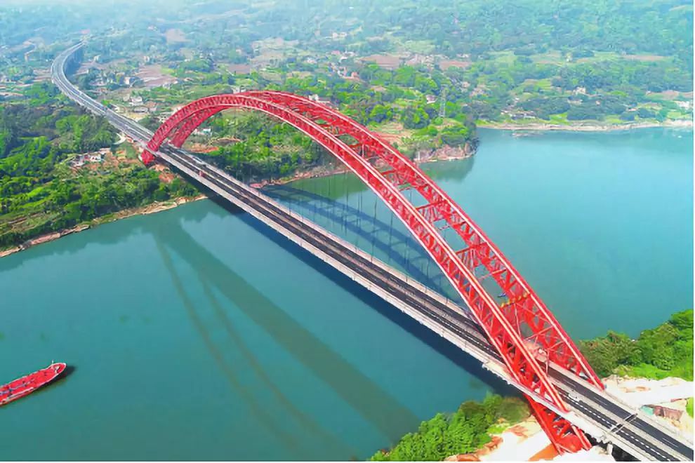合江长江一桥(四川公路设计院 供图)4月12日9时55分一辆运行试验动车