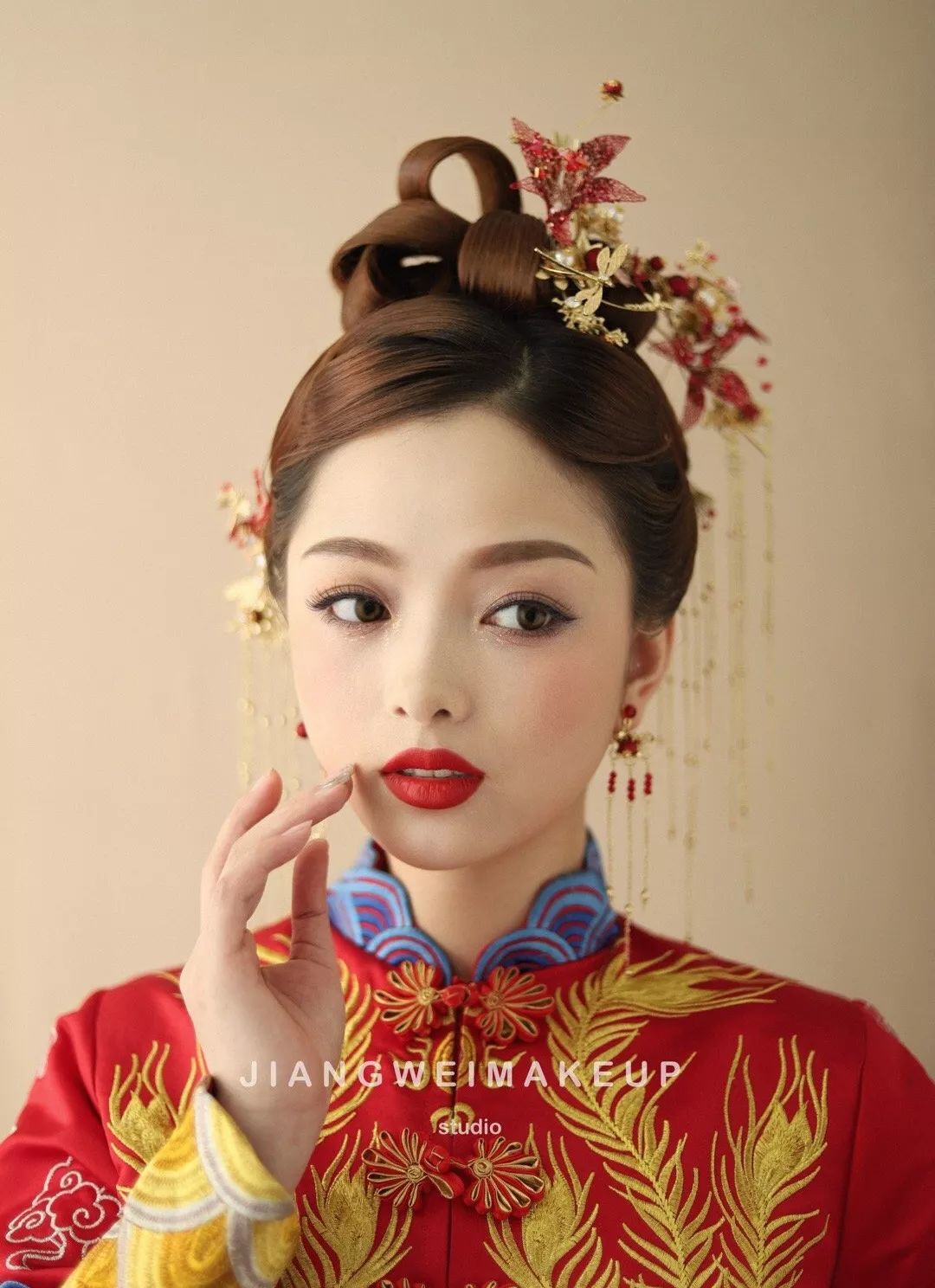婚礼当天实用的中式新娘发型