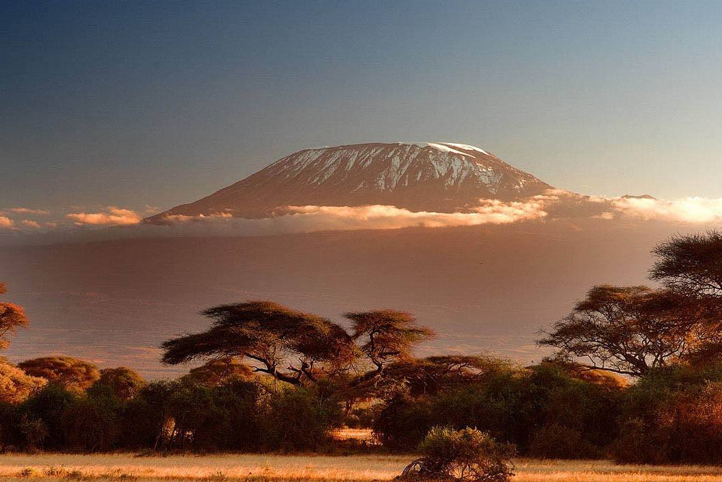 非洲最高的高峰图片