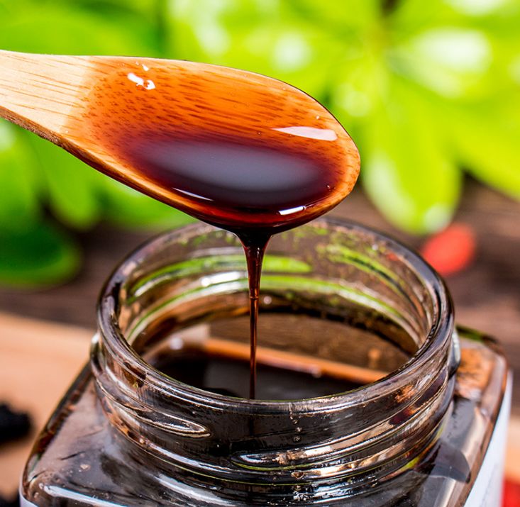 用武火快速收膏, 这才千辛万苦熬制成 伟博膏方不添加任何防腐剂, 膏