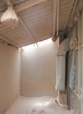 采用沉降室集尘采用轴流风机将粉尘吹送至巷道6,铝镁等金属粉尘及木质