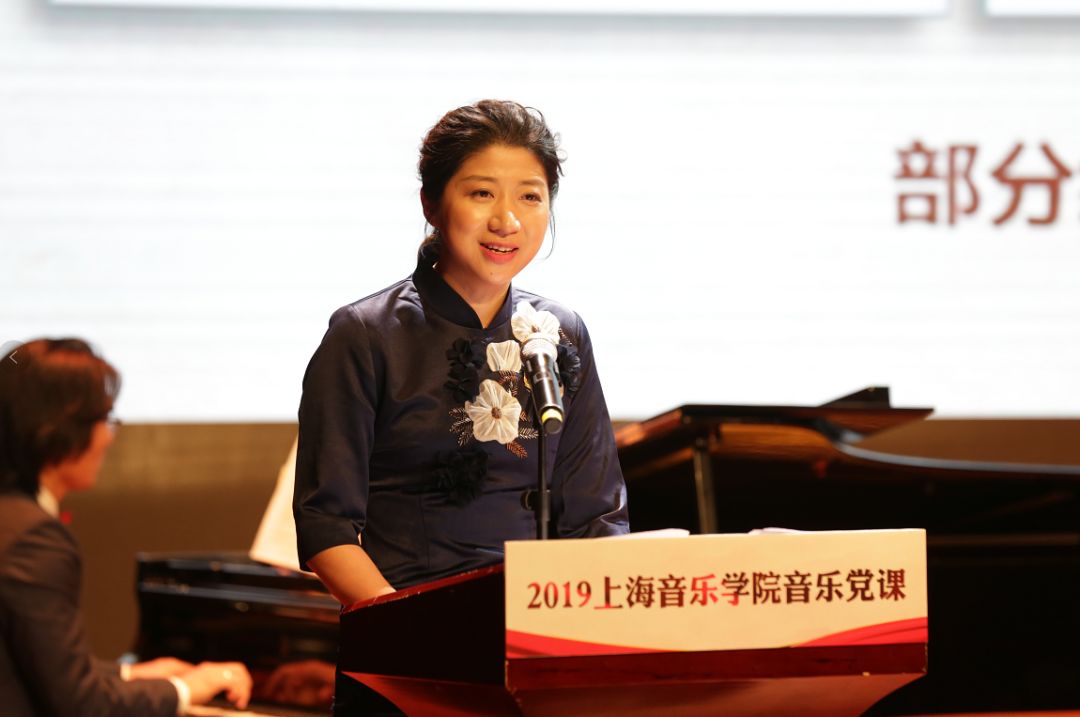 肖阳以"武装起义建军队,开辟革命新道路;星星之火必燎原,红军不怕远征