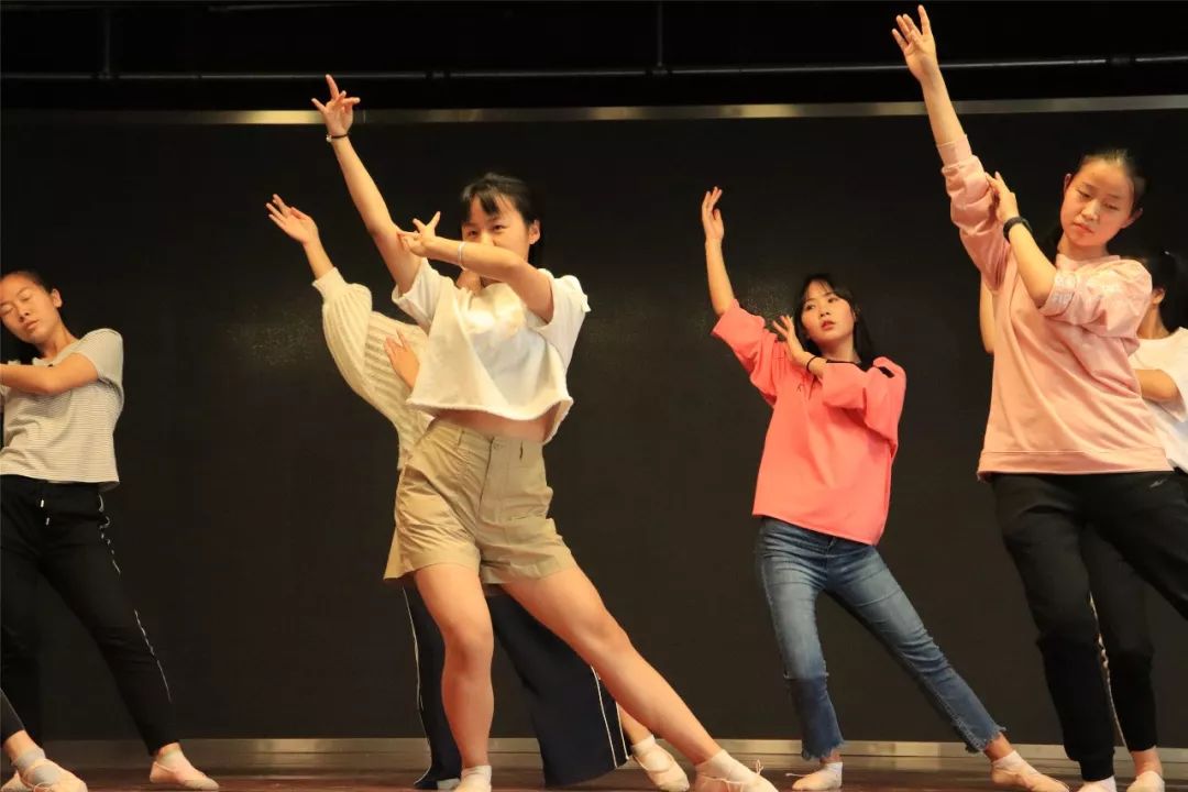 兰州理工大学2019届"我们都是追梦人"毕业生晚会在六月十六号晚上7.