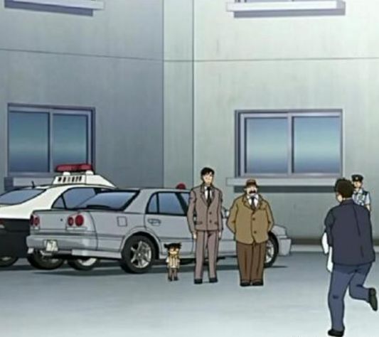 在看一姐的街拍的时候,我感觉一姐像高木警官,我是柯南.