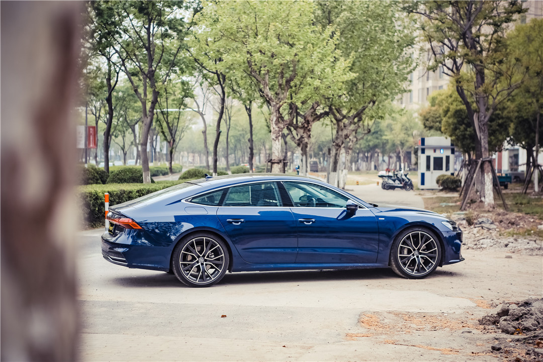 我猜你们常说的溜背轿跑不是这种