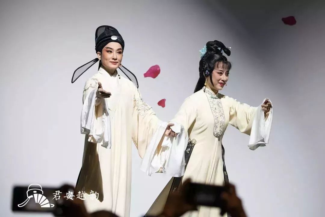 余票告急王君安主演越剧桃花扇即将售罄还有粉丝见面会哦