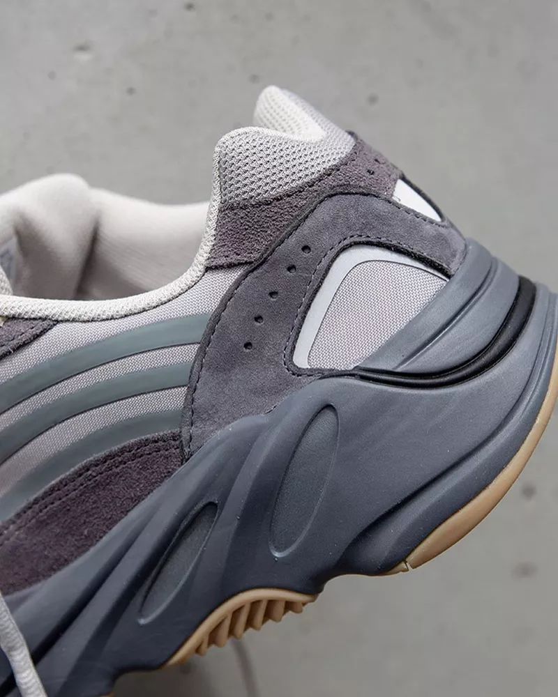 上架7分钟全码售罄火山灰yeezy700v2会是黑马么