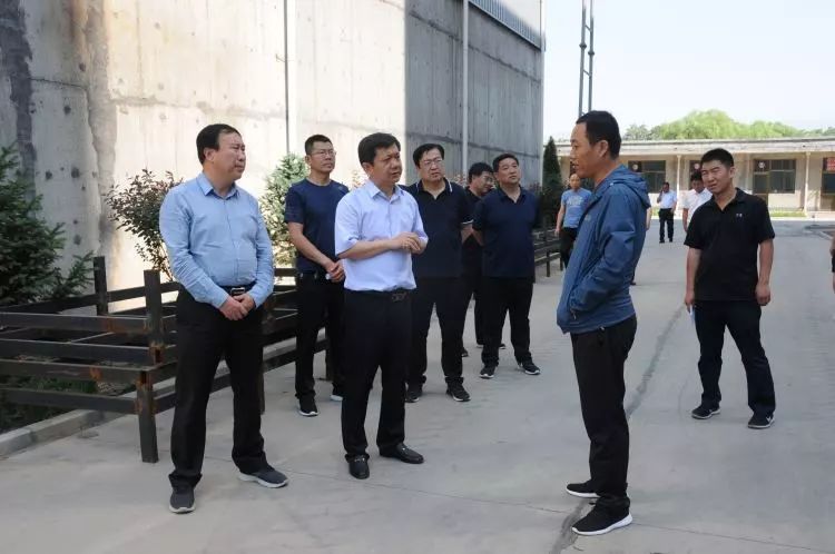 繁峙政府县长崔峥岭调研环境保护工作