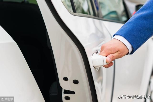 咸宁男子"碰运气"拉车门行窃!警方提醒车主注意防范