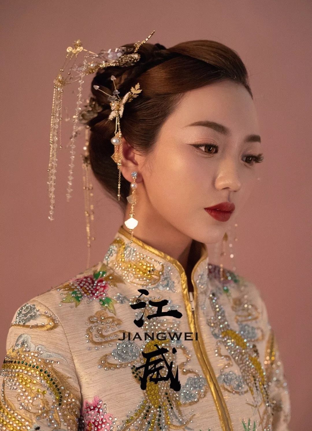 婚礼当天实用的中式新娘发型