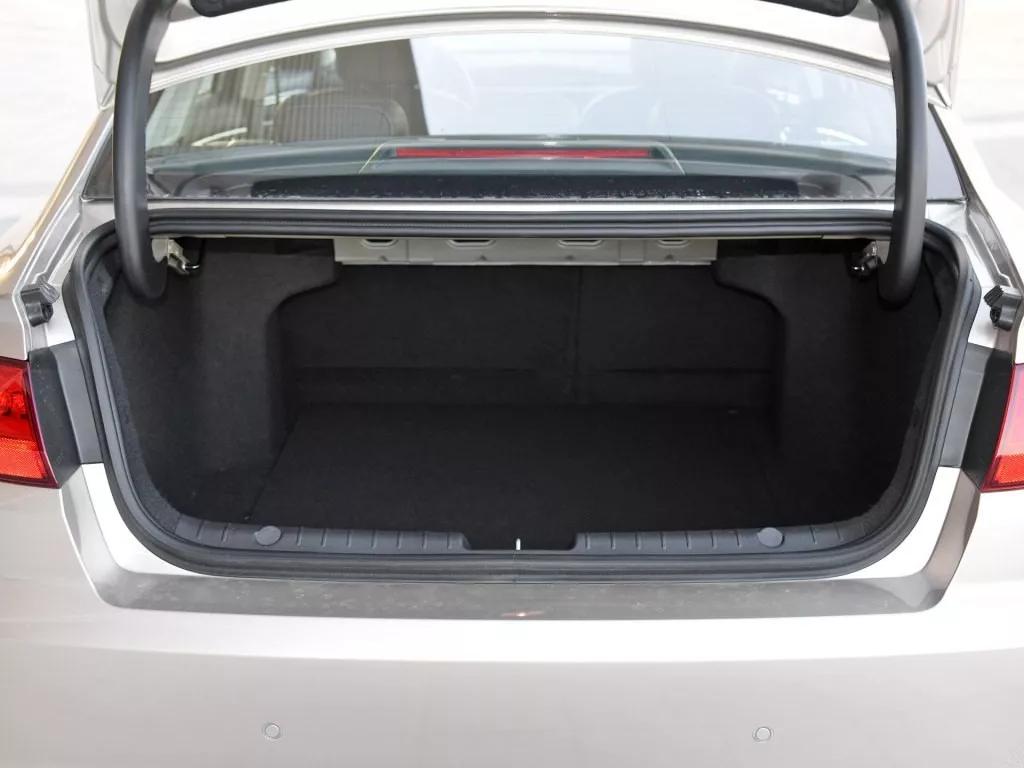 缺点五:后备箱空间小