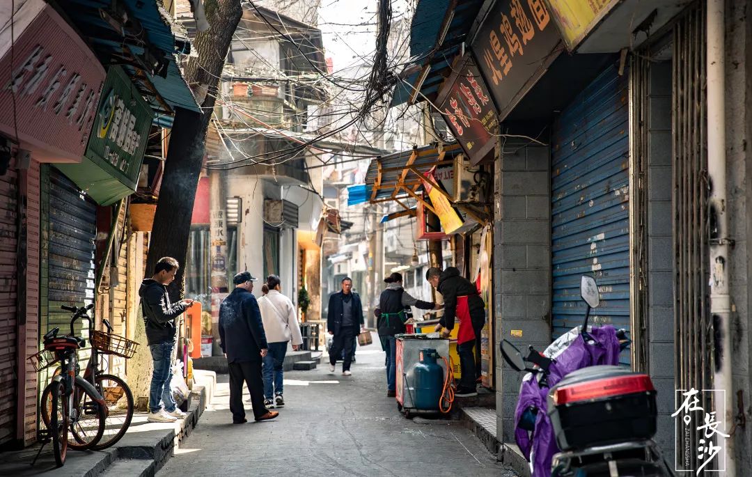 老长沙的市井烟火气都飘在晾衣杆上