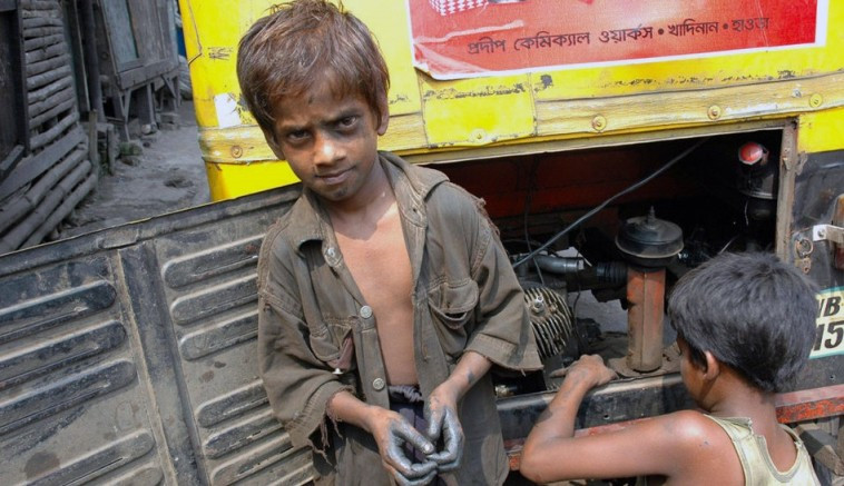世界无童工日印度童工每天工作十多小时报酬仅10元